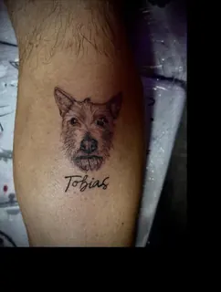 Retrato realista de um cão a traço fino, com o nome Tobias por baixo